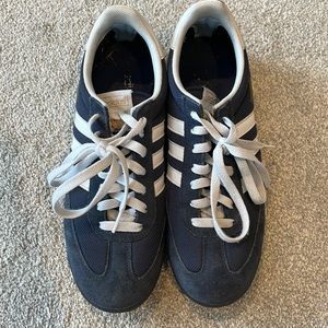 Adidas Dragon throwback sneakers. Dark blue/grey suede.